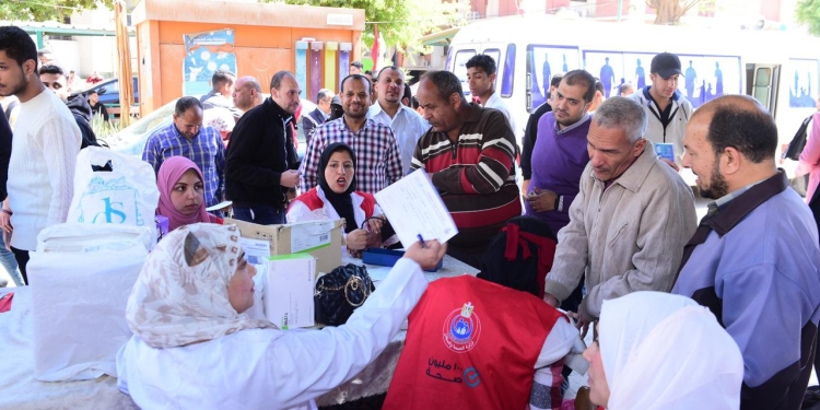 جامعة سوهاج: توقيع الكشف الطبي على ٣٧٦ من منسوبي الجامعة باليوم العالمي لطب الأسنان