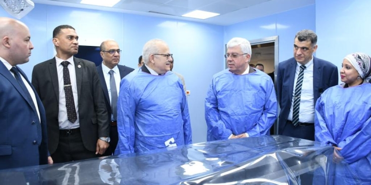 وزير التعليم العالي ورئيس جامعة القاهرة يفتتحان المستشفى الجنوبى بمعهد الأورام لزيادة طاقته الاستيعابية بنسبة 50%