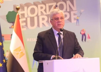 الدكتور أيمن عاشور وزير التعليم العالي والبحث العلمي