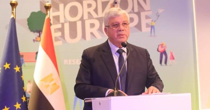 الدكتور أيمن عاشور وزير التعليم العالي والبحث العلمي