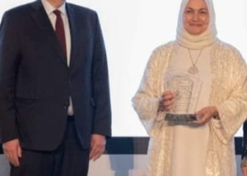 رئيس جامعة الأزهر يهنئ د. نهلة الصعيدي لاختيارها ضمن قائمة الـ50 سيدة الأكثر تأثيرًا في مصر