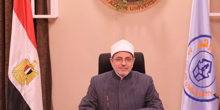 رئيس جامعة الأزهر يناقش خطة (خدمة المجتمع) والاستعدادات لقافلة الوادي الجديد