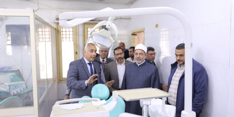 رئيس جامعة الأزهر يتفقد كلية طب الأسنان بنين