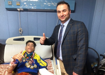 جامعة الأزهر : جراحة نادرة ودقيقة لبطل من أبطال ذوى الهمم بمستشفى الزهراء الجامعي