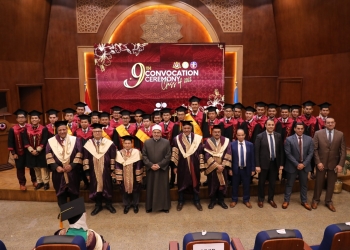 رئيس جامعة الأزهر يشهد تخريج الدفعة التاسعة من أطباء وطبيبات ماليزيا بمستشفى الحسين الجامعي