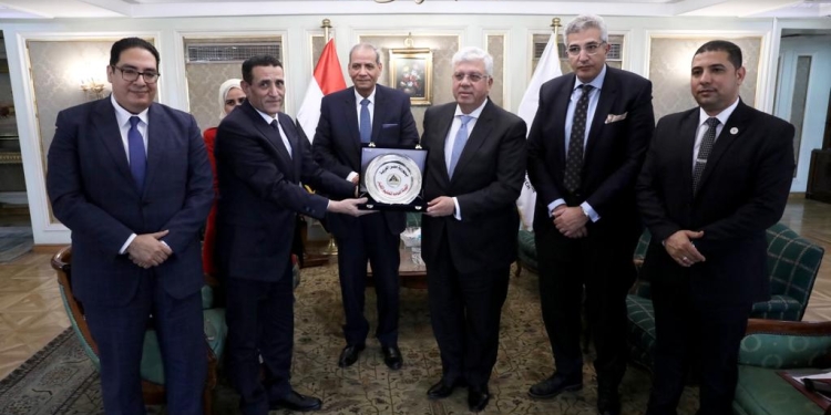 وزير التعليم العالي: الجامعات نجحت في محو أمية ما يقرب من مليون مواطن