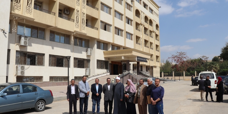 رئيس جامعة الأزهر يتفقد نزل شباب الجامعة ويوجه بتطوير المخيم الدائم