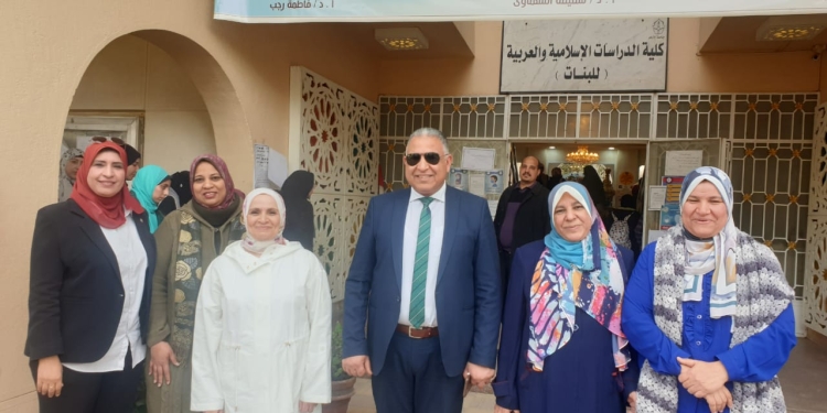 نائب رئيس جامعة الأزهر يفتتح معرض المشغولات اليدوية بكلية الدراسات الإسلامية والعربية