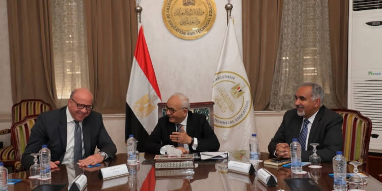 تفاصيل لقاء «حجازي» برئيس الصندوق الاستثمار الخيري بالتعليم