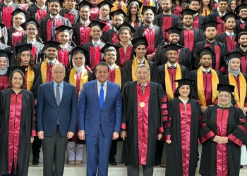 جامعة نيو جيزة تحتفل بتخريج دفعة جديدة من طلابها بحضور وزير الصحة ومستشار رئيس الجمهورية