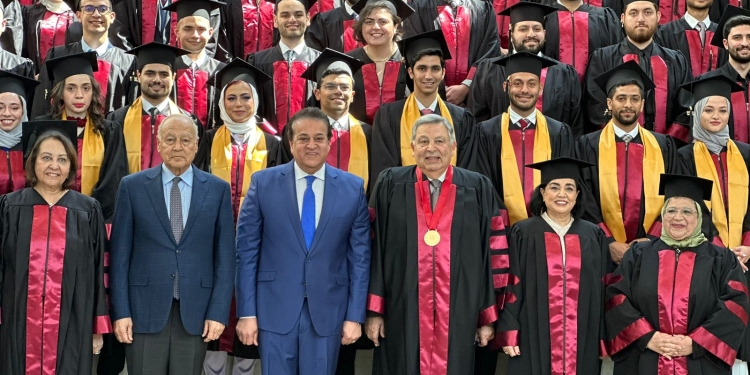 جامعة نيو جيزة تحتفل بتخريج دفعة جديدة من طلابها بحضور وزير الصحة ومستشار رئيس الجمهورية