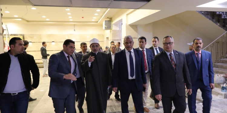 رئيس جامعة الأزهر يتفقد أعمال التجديد والتطوير بمستشفى الحسين الجامعي