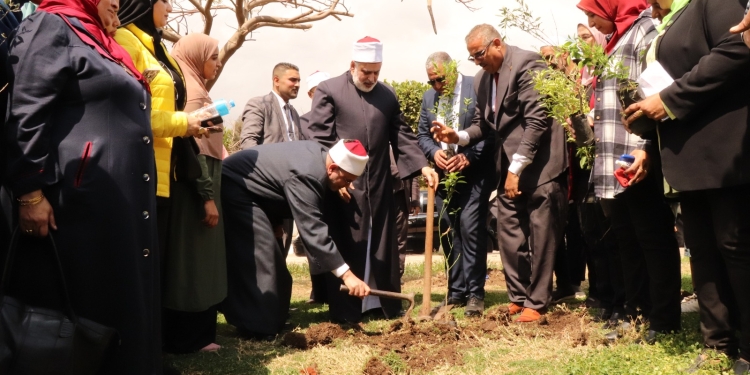 جامعة الأزهر تشارك في المبادرة الرئاسية 100 مليون شجرة مثمرة