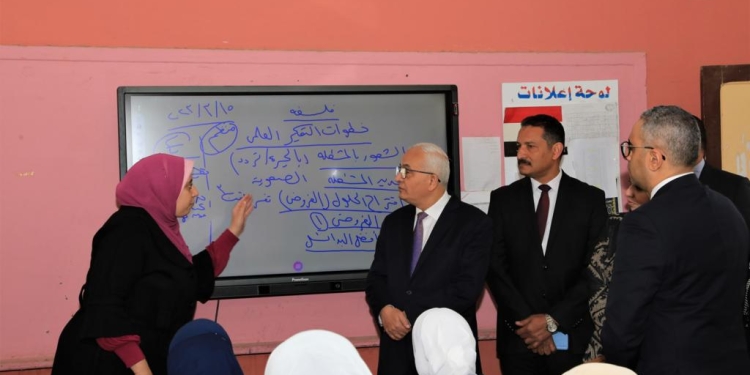 «حجازي» يتابع تنفيذ برنامج التأهيل التربوى للناجحين بمسابقة 30 ألف معلم