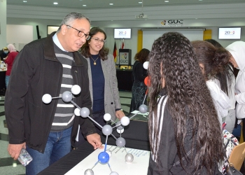 معرض لنماذج ثلاثية الأبعاد للمركبات الدوائية بصيدلة الألمانية بالقاهرة