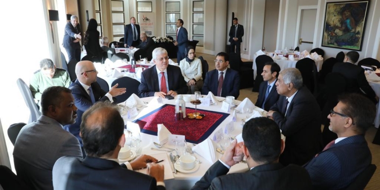 وزير التعليم العالي يجتمع بالمستشارين العرب والأفارقة لبحث التعاون المشترك في تطوير منظومة الوافدين
