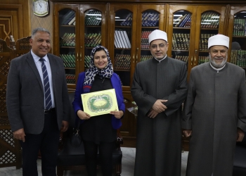 رئيس جامعة الأزهر يكرم فريق العمل الفائز بجائزة تكافؤ الفرص وتمكين المرأة