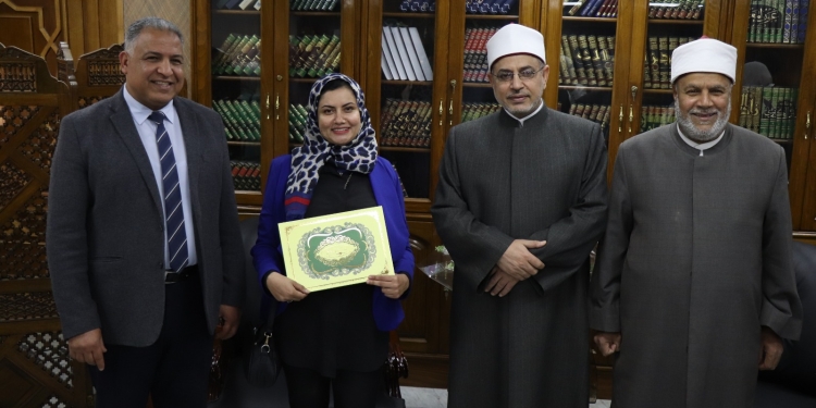 رئيس جامعة الأزهر يكرم فريق العمل الفائز بجائزة تكافؤ الفرص وتمكين المرأة