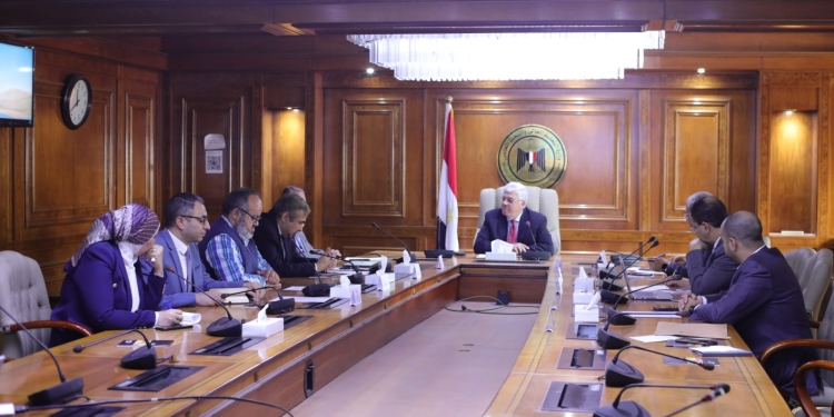 وزير التعليم العالي: وضع سياسات وطنية لربط البحث العلمي والجامعات بالصناعة