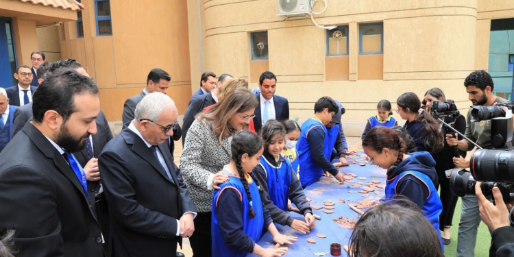 وزيرا التعليم والتخطيط يتفقدان مدرسة “مدينتي للغات” للاطلاع على النموذج التعليمي المطبق بها