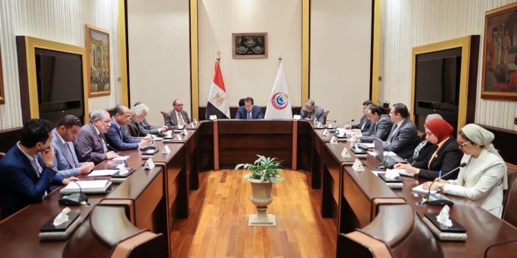 المجلس الأعلى للجامعات يفتح ملف مشكلات أطباء التكليف وسداد مستحقات الدراسات العليا للجامعات