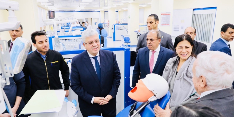 وزير التعليم العالى يفتتح المبنى الجديد لعيادات طب الأسنان بالجامعة البريطانية