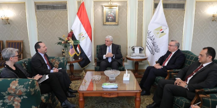 وزير التعليم العالي يبحث مع القائم بأعمال السفير الأمريكي البرامج المُزدوجة والتوأمة بين الجامعات