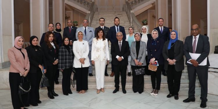 نبيلة مكرم: استغلال الأخصائي النفسي في 1300 مدرسة تجريبية للكشف عن الأمراض ومكافحة التنمر