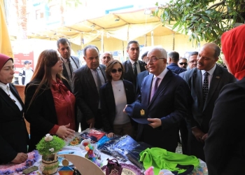 يضم ملابس وإكسسوارات وياميش رمضان.. حجازي يفتتح معرض لمنتجات المدارس الفنية بالاسكندرية