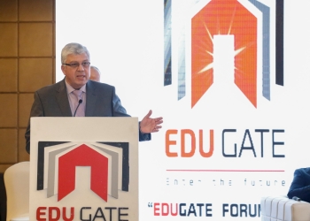 الدكتور أيمن عاشور وزير التعليم العالي والبحث العلمي