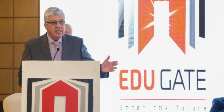 الدكتور أيمن عاشور وزير التعليم العالي والبحث العلمي