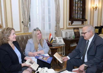 الملحق الثقافي الأمريكي تشيد بما أحرزته جامعة القاهرة دوليا