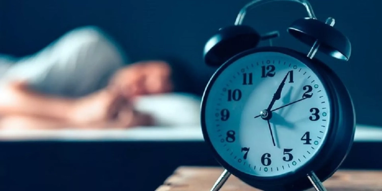 دراسة: النوم أقل من 6 ساعات يؤثر على الاستجابة المناعية للقاحات