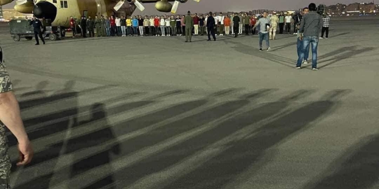 إجلاء ٤٣٦ مواطناً مصرياً من السودان 