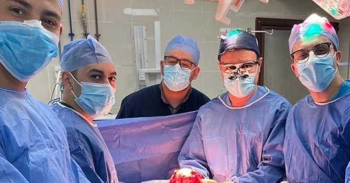 مستشفيات بني سويف الجامعية تنجح في إجراء جراحة نادرة لاستئصال ورم بالصدر