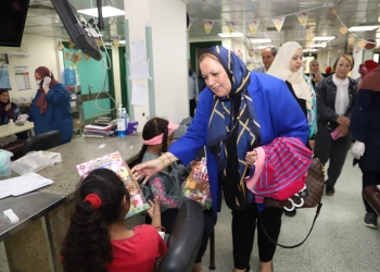 نائب رئيس جامعة عين شمس تتفقد أجنحة مستشفى الدمرداش