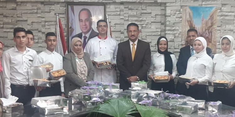 مدارس الجيزة تبدأ في توفير كعك وبسكويت ومستلزمات العيد وتبيعها للمواطنين "صور"