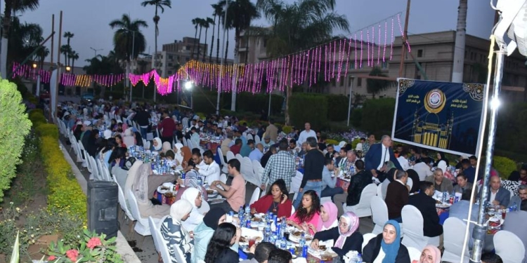 طلاب من أجل مصر ينظمون حفل إفطار جماعي لنحو 500 طالب وطالبة من كليات جامعة القاهرة