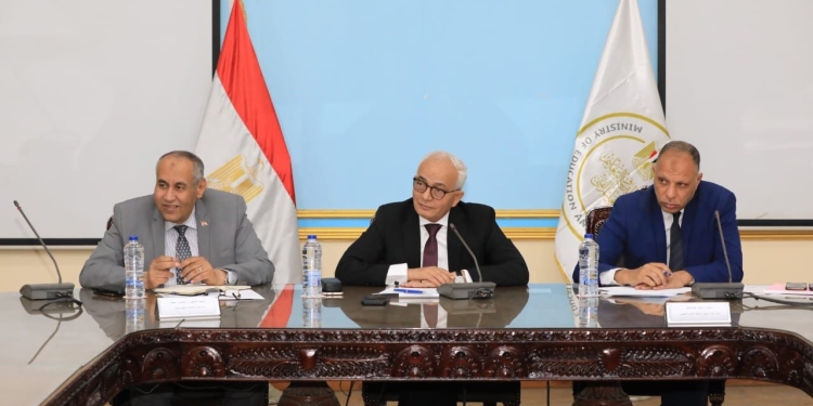 تربوي يرصد مزايا وعيوب توزيع الأسئلة الجديد في امتحانات الثانوية العامة 2023