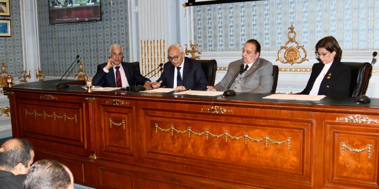 التربية والتعليم: دمج التكنولوجيا بالعملية التعليمية بمدارس المكفوفين توفير الأدوات للطلاب