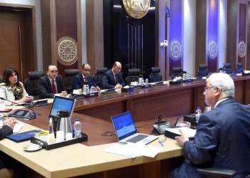 رئيس الوزراء يتابع مع وزير التعليم العالي موقف الطلاب المصريين الدارسين بالجامعات السودانية