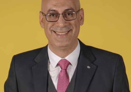 “يوتيوب” تتوج أستاذ بجامعة مصر للمعلوماتية كأشهر صانع محتوى في الفيزياء