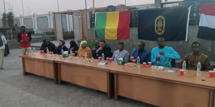 حفل إفطار جماعي للطلاب الوافدين بمقر مركز تطوير الوافدين بالأزهر