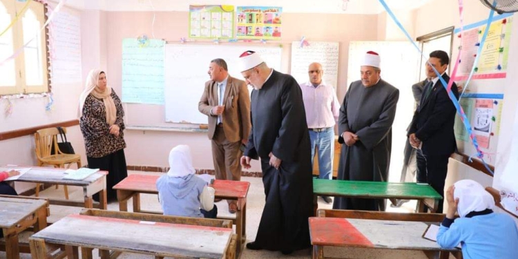 وكيل الأزهر يتابع سير امتحانات النقل الأزهري الكترونيا في مختلف المحافظات