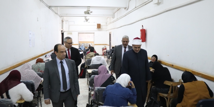 رئيس جامعة الأزهر يتفقد امتحانات الدراسات العليا لقطاع كليات الطب