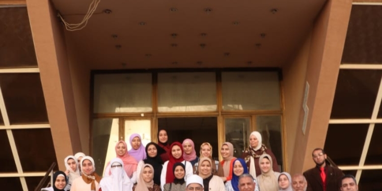 رئيس جامعة الأزهر يتفقد إفطار طالبات كلية التمريض مشيدًا بجهودهن في خدمة المجتمع