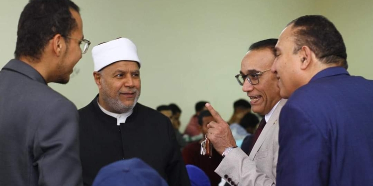 جامعة الأزهر : إفطار جماعي لطلاب الدَّراسة بكلية اللغة العربية