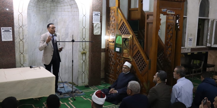 بحضور رئيس جامعة الأزهر أمسية رمضانية لأمير الشعراء الدكتور علاء جانب بالمدينة الجامعية