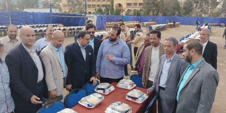 نائب رئيس جامعة الأزهر لشئون التعليم والطلاب يتابع مائدة الإفطار الرمضانية للطلاب