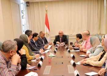 «حجازي» يوجه بسرعة الانتهاء من تطوير مناهج السادس الابتدائي الجديدة